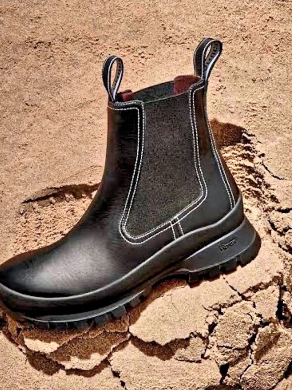 Labucq Suba Chelsea Boots in Black Leather Vibram Lug Sole Sz 37